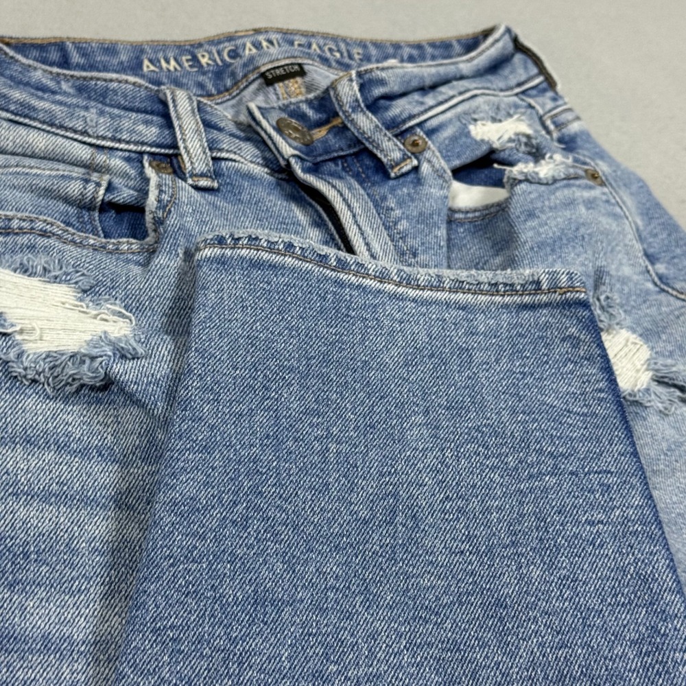 American Eagle Mom Jeans Light Wash Distressed High Waisted Blue 00 Regular